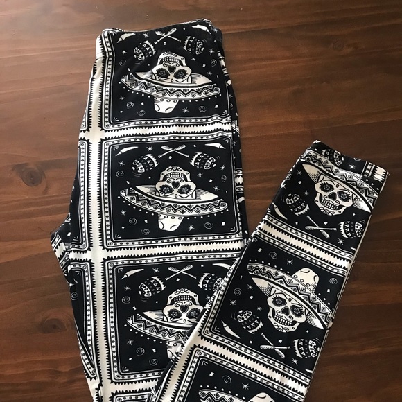 Fun women’s leggings! - Picture 1 of 4